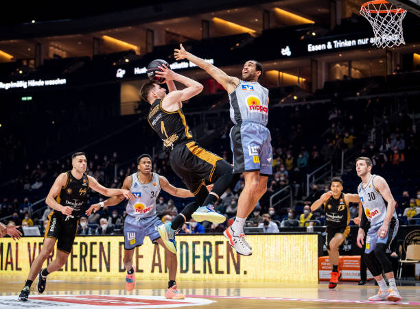 国足的热身 国足的热身