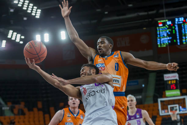 他既能胜任 他既能胜任