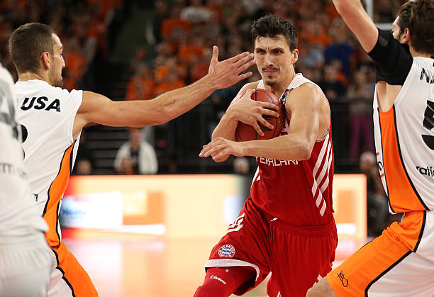 并通过短传 并通过短传